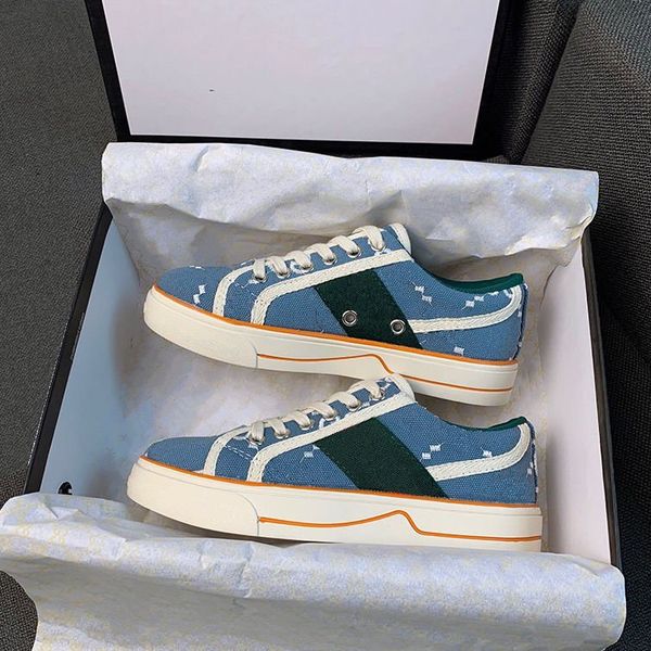 shoes spring women's casual shoes, canvas stitching lace, color rich personality fashion, pink apple red green, size 35-40
shoes spring women's casual shoes, canvas stitching lace, color rich personality fashion, pink apple red green, size 35-40