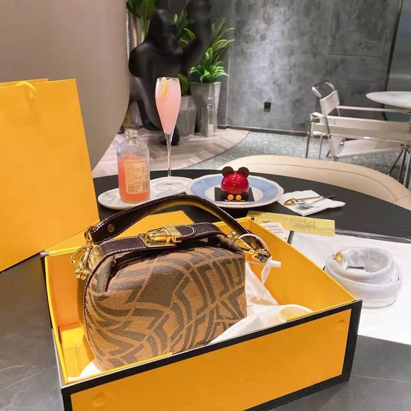 women's bags mini bento shoulder bag fashion bag metal perfect quality high capacity great versatile style 3 colors
women's bags mini bento shoulder bag fashion bag metal perfect quality high capacity great versatile style 3 colors