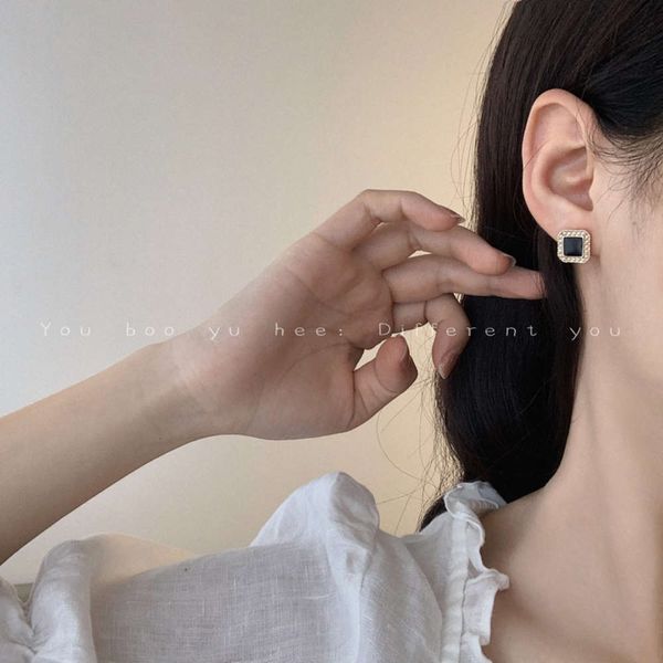 french classic small fragrance pearl advanced sense black square female earrings temperament 2020 new
french classic small fragrance pearl advanced sense black square female earrings temperament 2020 new