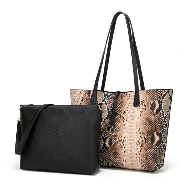 a variety of leopard print women's bags are fashionable. bags, large steamed stuffed buns, mother capacity handbags
a variety of leopard print women's bags are fashionable. bags, large steamed stuffed buns, mother capacity handbags