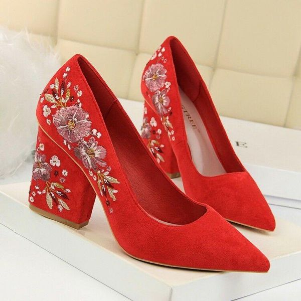dress shoes fashion vintage emboridered block high heels women pointed party pumps, Black 
dress shoes fashion vintage emboridered block high heels women pointed party pumps, Black