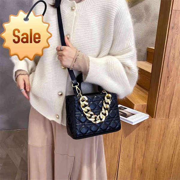 2021 autumn and winter new diana bag chain fashion portable one shoulder korean ins diagonal bag
2021 autumn and winter new diana bag chain fashion portable one shoulder korean ins diagonal bag