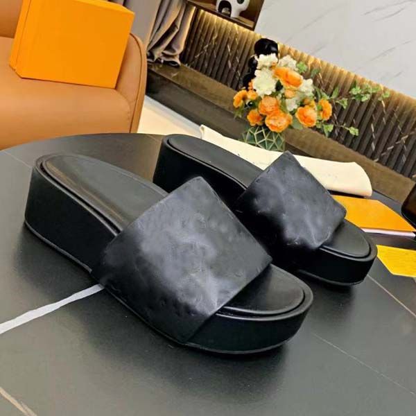 2021 summer wedges heel women slippers designer shoes superior quality genuine leather embossingfashion casual flip flops size 35-41 with bo, Black
2021 summer wedges heel women slippers designer shoes superior quality genuine leather embossingfashion casual flip flops size 35-41 with bo, Black