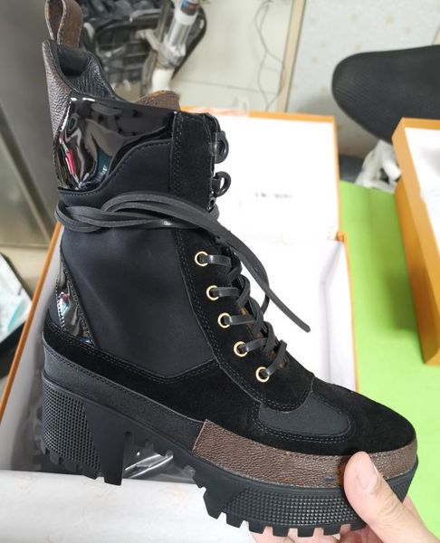 women leather laureate platform desert boots fashion lady patch 5cm chunky heel rubber outsole boot, Black 
women leather laureate platform desert boots fashion lady patch 5cm chunky heel rubber outsole boot, Black