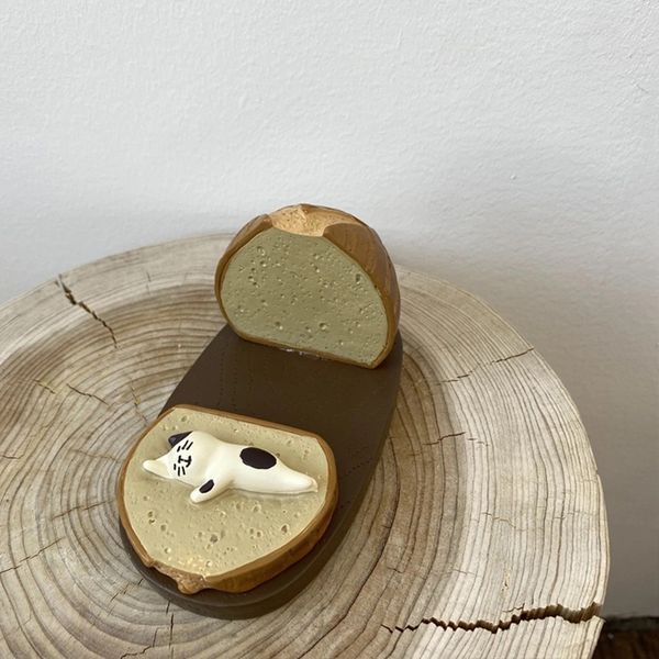 creative gift table decoration resin wheat lovely toast stretch cat phone stand deskornament
creative gift table decoration resin wheat lovely toast stretch cat phone stand deskornament