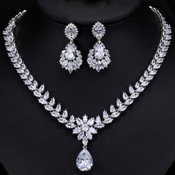 t0121 3a zircon super flash luxury bridal banquet jewelry earring necklace two piece set, Black
t0121 3a zircon super flash luxury bridal banquet jewelry earring necklace two piece set, Black