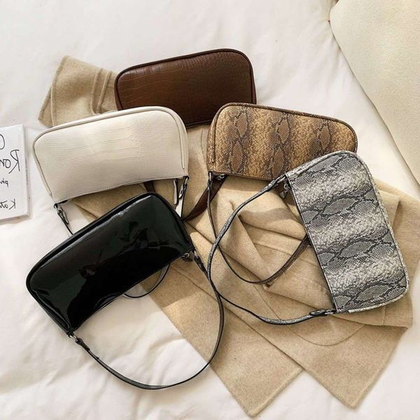 women exquisite pattern shopping bag retro casual totes shoulder bags leather solid handbag 
women exquisite pattern shopping bag retro casual totes shoulder bags leather solid handbag