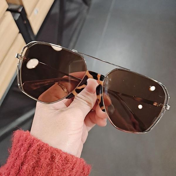 sunglasses internet celebrity men's large frame hollow european and american style dark green to make round face, White;black
sunglasses internet celebrity men's large frame hollow european and american style dark green to make round face, White;black