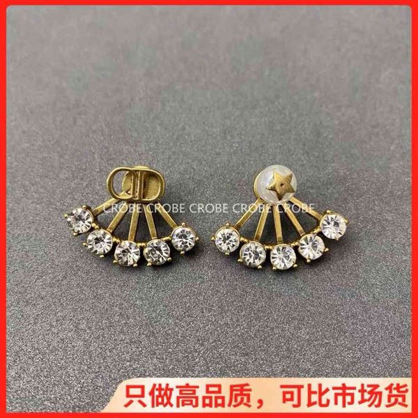 aaa designer jewelry letter full earrings summer 2021 new net red small fragrance fan shaped french light 925 silver needle earrings, Golden
aaa designer jewelry letter full earrings summer 2021 new net red small fragrance fan shaped french light 925 silver needle earrings, Golden