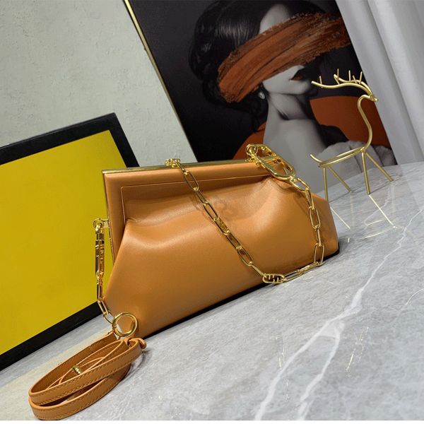 design trendy hands autumn and winter sheepskin first cloud clip single shoulder bag fashion diagonal chain bag
design trendy hands autumn and winter sheepskin first cloud clip single shoulder bag fashion diagonal chain bag
