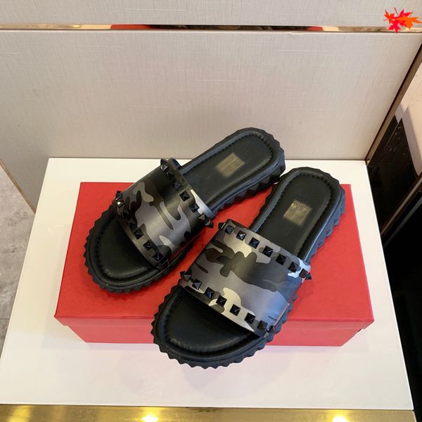 2021 slipper designer slide summer sandals fashion men beach indoor flat flip flops leather luxurys shoes mens slippers with box size 39-45, Black
2021 slipper designer slide summer sandals fashion men beach indoor flat flip flops leather luxurys shoes mens slippers with box size 39-45, Black