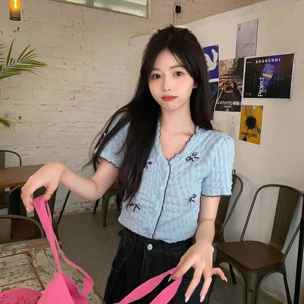 women's blouses & shirts 2021 summer niche design sense 3d bow wrinkle v-neck thin short-sleeved blouse, White
women's blouses & shirts 2021 summer niche design sense 3d bow wrinkle v-neck thin short-sleeved blouse, White