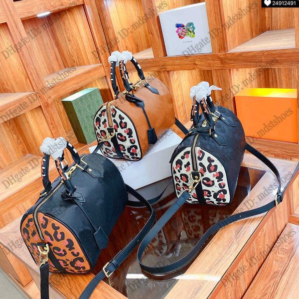 leopard print speedy bandouliere 25 30 boston bags handbag wild at heart designer shoulder bag cross body with padlock onthego m45840
leopard print speedy bandouliere 25 30 boston bags handbag wild at heart designer shoulder bag cross body with padlock onthego m45840