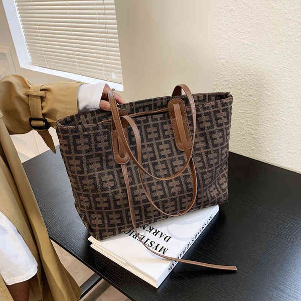 2022 latest handbag factory store on large capacity female style old flower armpit carry on tote
2022 latest handbag factory store on large capacity female style old flower armpit carry on tote