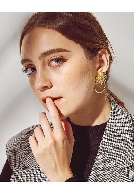 vintage irregular flower stud earrings with pearls gold color fashion jewelry pendientes mujer dangle & chandelier, Silver
vintage irregular flower stud earrings with pearls gold color fashion jewelry pendientes mujer dangle & chandelier, Silver