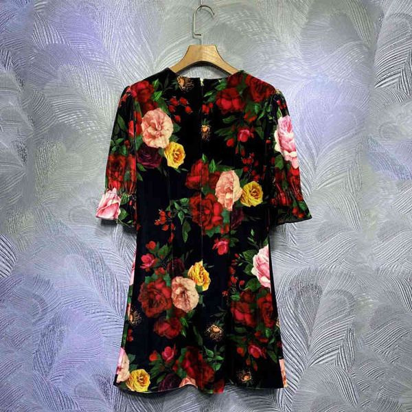 dress seqinyy ed in black veet 2021 autumn fashion design female manga short flowers printing mini ny, Black;gray
dress seqinyy ed in black veet 2021 autumn fashion design female manga short flowers printing mini ny, Black;gray