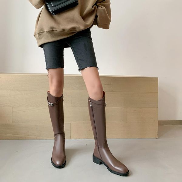 boots the european and american classic for winter of 2021, leather low-heeled round-toe women's boots., Black
boots the european and american classic for winter of 2021, leather low-heeled round-toe women's boots., Black