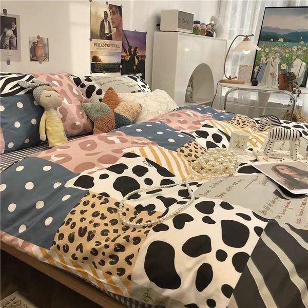 bedding sets european and american fashion printed set, suitable for children, teenagers adults bed decoration
bedding sets european and american fashion printed set, suitable for children, teenagers adults bed decoration