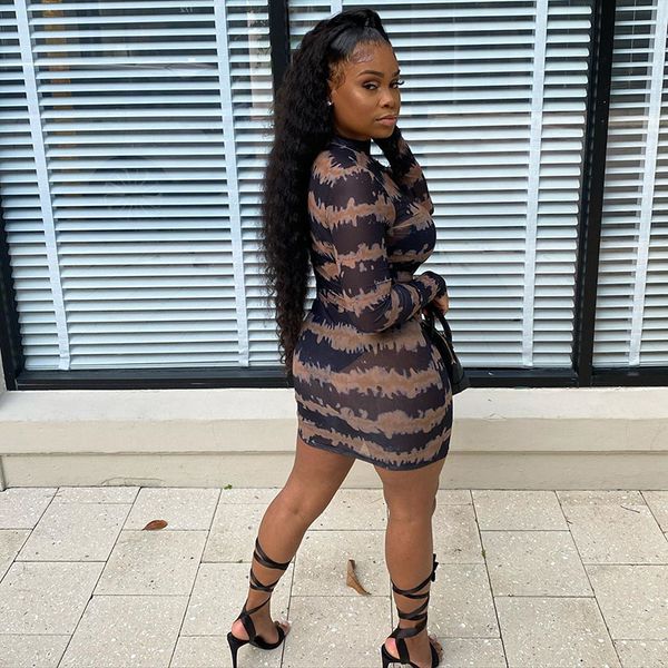 fashion print skirt with long sleeves high neckline and tight hips, Black;white
fashion print skirt with long sleeves high neckline and tight hips, Black;white