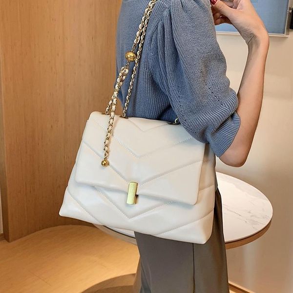 european and american classic fashion chain shoulder armpit women's bag retro messenger portable cross body
european and american classic fashion chain shoulder armpit women's bag retro messenger portable cross body