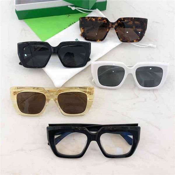 2022 factory wholesale fashion sheet box sunglasses fashion week same, White;black
2022 factory wholesale fashion sheet box sunglasses fashion week same, White;black
