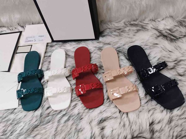 2021 designerss women slippers lady solid flat slides fashion plastic chain jelly sandals patent leather stylist sandal with box shoes, Black
2021 designerss women slippers lady solid flat slides fashion plastic chain jelly sandals patent leather stylist sandal with box shoes, Black