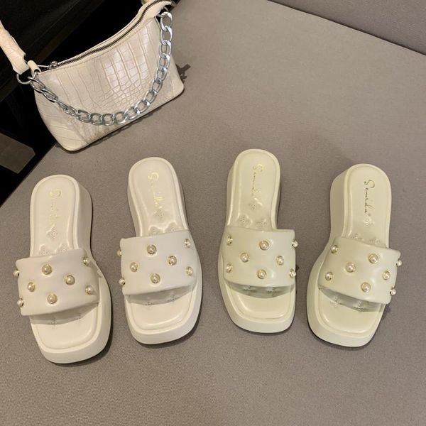 shoes woman 2021 glitter slides slippers casual low on a wedge platform pantofle jelly luxury rubber rome pu fashion basic c, Black
shoes woman 2021 glitter slides slippers casual low on a wedge platform pantofle jelly luxury rubber rome pu fashion basic c, Black
