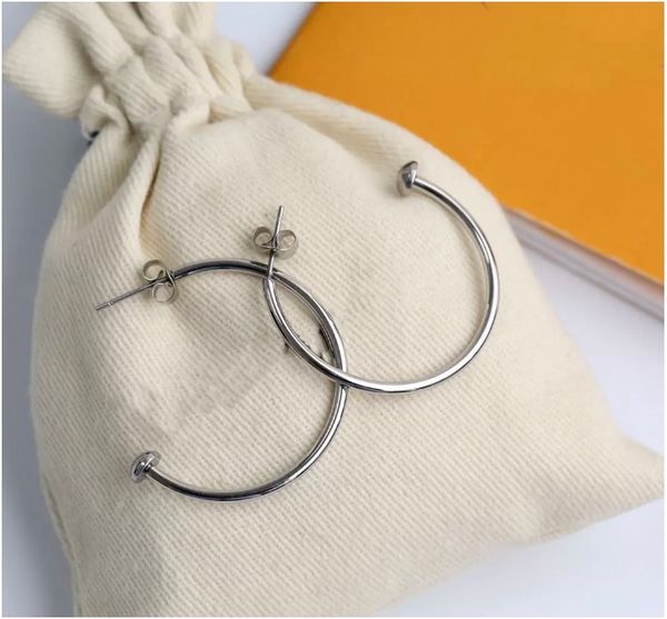 popular fashion stud earrings luxury designer ring pearl set auger pendant chandelier earrings women's holiday jewelry no box, Golden;silver
popular fashion stud earrings luxury designer ring pearl set auger pendant chandelier earrings women's holiday jewelry no box, Golden;silver