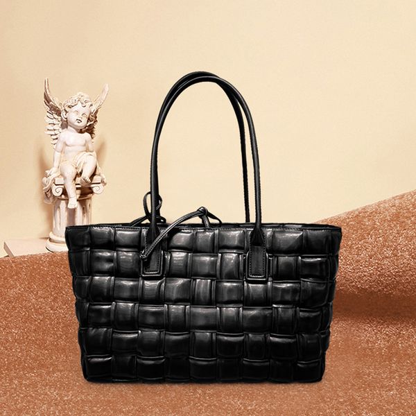 2021 leather woven large capacity bag bag 2021 basket lattice armpit simple storage bags luxuryss designerss yw
2021 leather woven large capacity bag bag 2021 basket lattice armpit simple storage bags luxuryss designerss yw