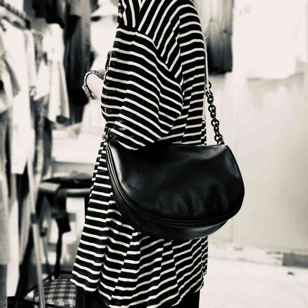 leather handmade leather single shoulder messenger bag armpit adjustable length chain bag women's style
leather handmade leather single shoulder messenger bag armpit adjustable length chain bag women's style