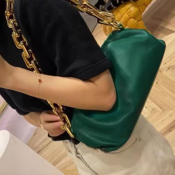 design s new leather women's thick cloud big gold chain fashion portable shoulder bag soft waxy
design s new leather women's thick cloud big gold chain fashion portable shoulder bag soft waxy