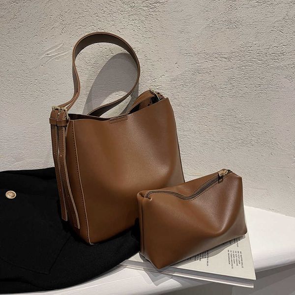 large capacity bag women's 2021 trendy children's mother's simple one shoulder fashion high-grade feeling commuter tote
large capacity bag women's 2021 trendy children's mother's simple one shoulder fashion high-grade feeling commuter tote