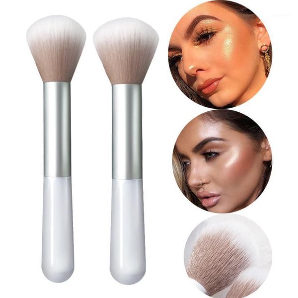 1pcs portable face makeup brushs white artificial fiber hair highlight brush blush powder beauty tool1
1pcs portable face makeup brushs white artificial fiber hair highlight brush blush powder beauty tool1