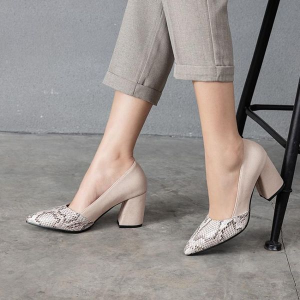 dress shoes 2021 snake skin pattern plus size 32-46 thick heels 7.5cm women pointed shallow party wedding 20-3, Black
dress shoes 2021 snake skin pattern plus size 32-46 thick heels 7.5cm women pointed shallow party wedding 20-3, Black