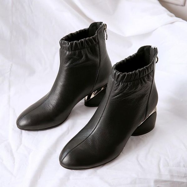 boots mljuese 2021 women ankle soft cow leather rome style zippers winter short plush high heels female, Black
boots mljuese 2021 women ankle soft cow leather rome style zippers winter short plush high heels female, Black