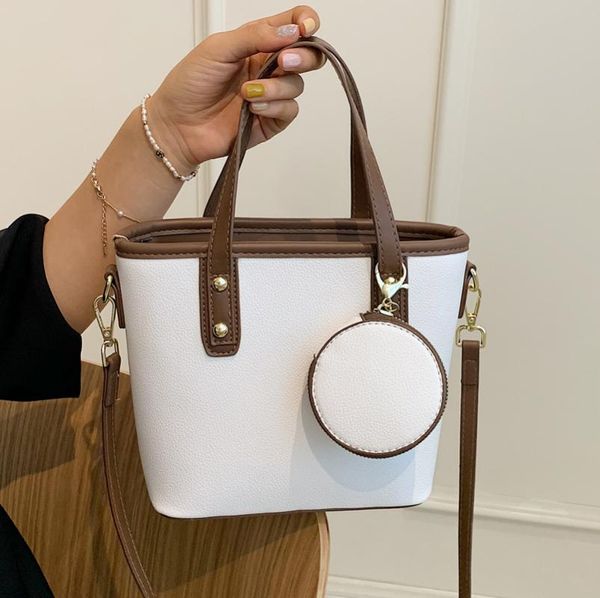 evening bags high-end western style large-capacity pu soft leather portable tote bag 2021 fashion ladies niche shoulder messenger
evening bags high-end western style large-capacity pu soft leather portable tote bag 2021 fashion ladies niche shoulder messenger