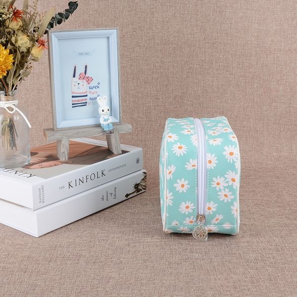 CmzZ outdoor toiletries travel bags storage cosmetics storage bag portable large capacity small daisy
CmzZ outdoor toiletries travel bags storage cosmetics storage bag portable large capacity small daisy