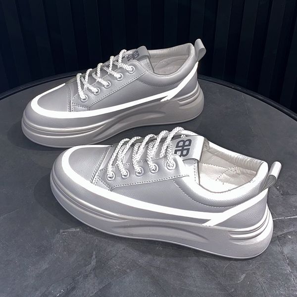 2021 designer women running shoes black grey reflective fashion womens trainers sports sneakers size 35-40 wd, White;red
2021 designer women running shoes black grey reflective fashion womens trainers sports sneakers size 35-40 wd, White;red