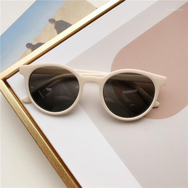 sunglasses female tide net red super fire with the paragraph polarized retro round white big box face, White;black
sunglasses female tide net red super fire with the paragraph polarized retro round white big box face, White;black