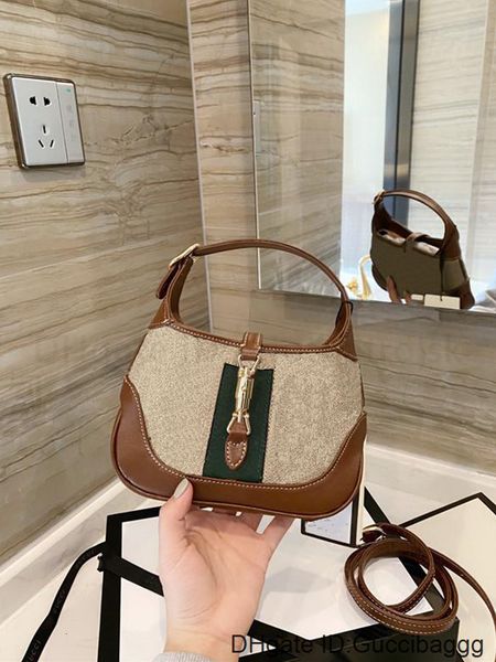 shoulder bags women classic luxurys designers bags fashion crossbody letter handbags totes 2021 lady purses cowhide leather
shoulder bags women classic luxurys designers bags fashion crossbody letter handbags totes 2021 lady purses cowhide leather