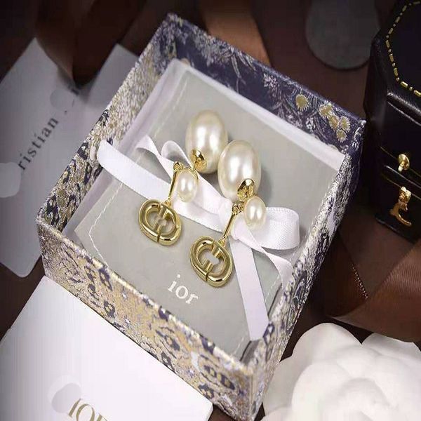 design jewelry pearl letter earrings simple temperament fashion earrings female s925 silver needle
design jewelry pearl letter earrings simple temperament fashion earrings female s925 silver needle