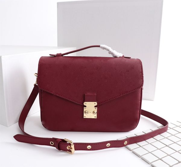 luxury leather women's shoulder bag designer high-quality fashion classic european and american messenger wallet m40780
luxury leather women's shoulder bag designer high-quality fashion classic european and american messenger wallet m40780