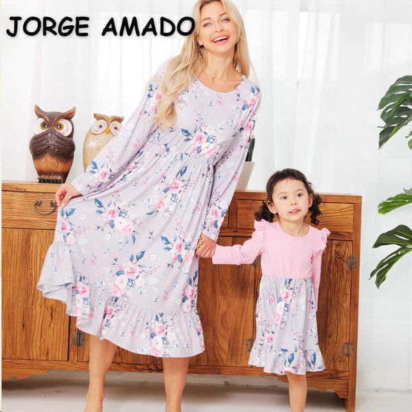 spring family matching clothes 3-pcs stes long floral dress + jumpsuit mom and baby girl e505 210610, Blue
spring family matching clothes 3-pcs stes long floral dress + jumpsuit mom and baby girl e505 210610, Blue