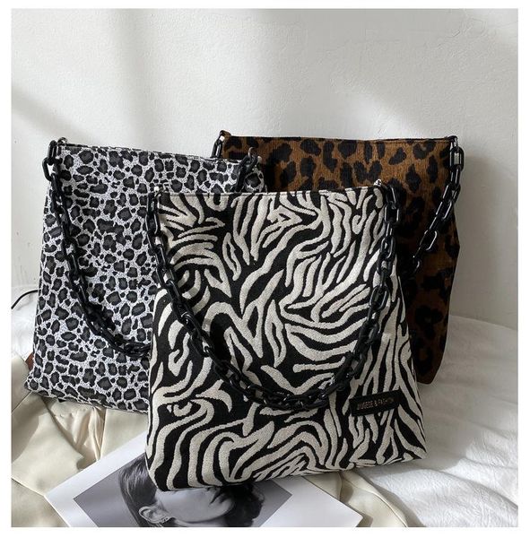 femme leopard canvas chain shoulder bag women fashion totes portable large capacity shopping cross body
femme leopard canvas chain shoulder bag women fashion totes portable large capacity shopping cross body