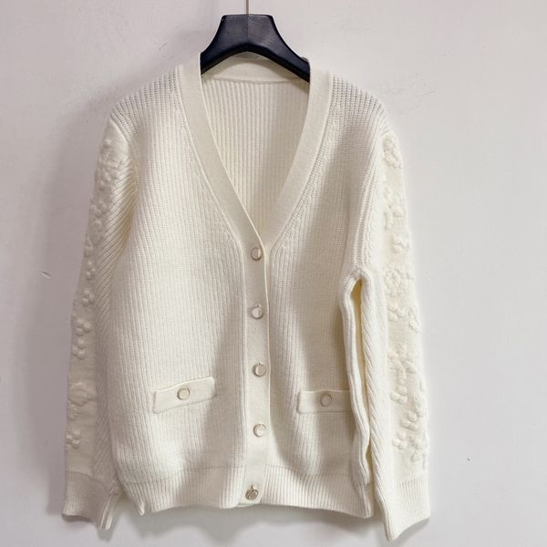 milan runway sweaters 2021 autumn v neck long sleeve print women's sweater high end jacquard cardigan designer clothing 0806-13, White;black
milan runway sweaters 2021 autumn v neck long sleeve print women's sweater high end jacquard cardigan designer clothing 0806-13, White;black