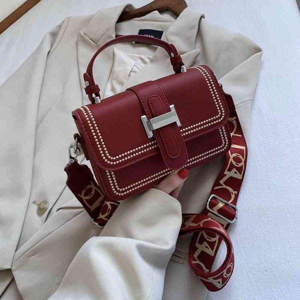 2022 latest models handbag wholesale fashion bag bar wide strap trend women's one shoulder oblique cross embroidery line small square b
2022 latest models handbag wholesale fashion bag bar wide strap trend women's one shoulder oblique cross embroidery line small square b