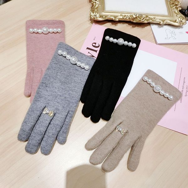 gloves hand sewn autumn winter cashmere wool warm thickened touch screen pearl letter female split finger cycling, Blue;gray
gloves hand sewn autumn winter cashmere wool warm thickened touch screen pearl letter female split finger cycling, Blue;gray