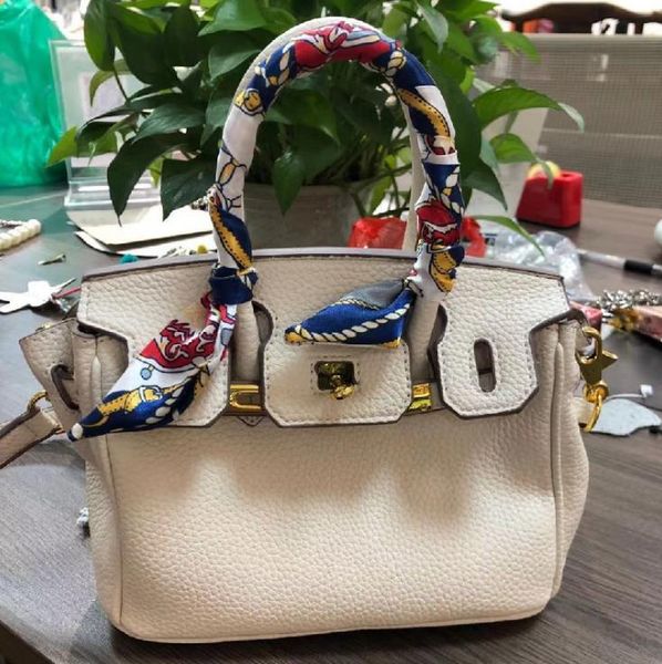 2021 spring/summer lychee pattern platinum bags 24 cm european beauty shoulder portable messenger bag
2021 spring/summer lychee pattern platinum bags 24 cm european beauty shoulder portable messenger bag