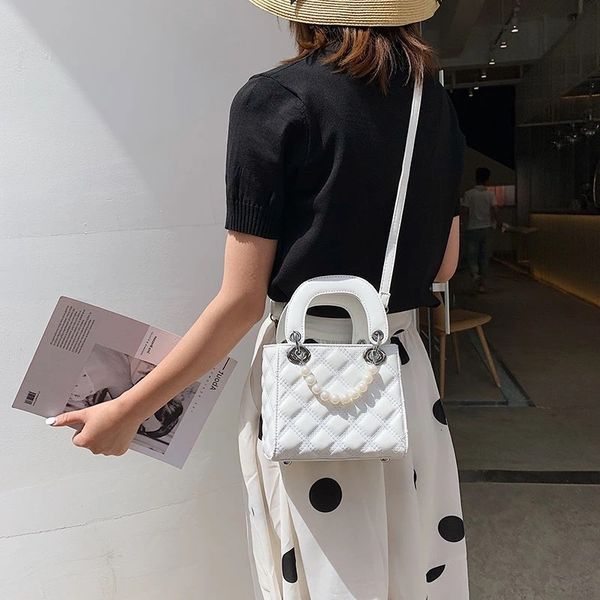 small bag 2021 new trendy korean versatile messenger fairy lingge fashion hand diana
small bag 2021 new trendy korean versatile messenger fairy lingge fashion hand diana