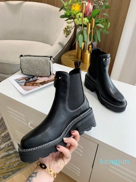 designer- classic women boots ankle shoes black leather mixes masculine and feminine codes fashion boots
designer- classic women boots ankle shoes black leather mixes masculine and feminine codes fashion boots